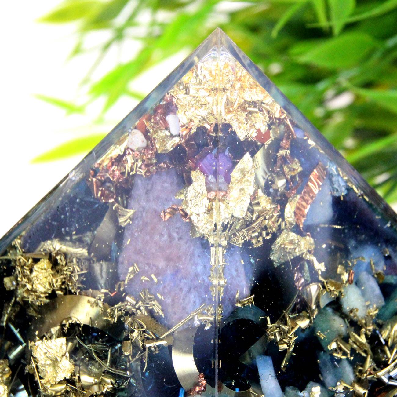 Orpanit® Orgonit 5. Chakra Pyramide XL Sitael hellblau